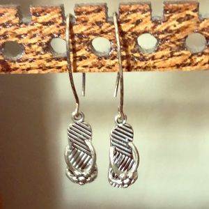 Flip flop dangles